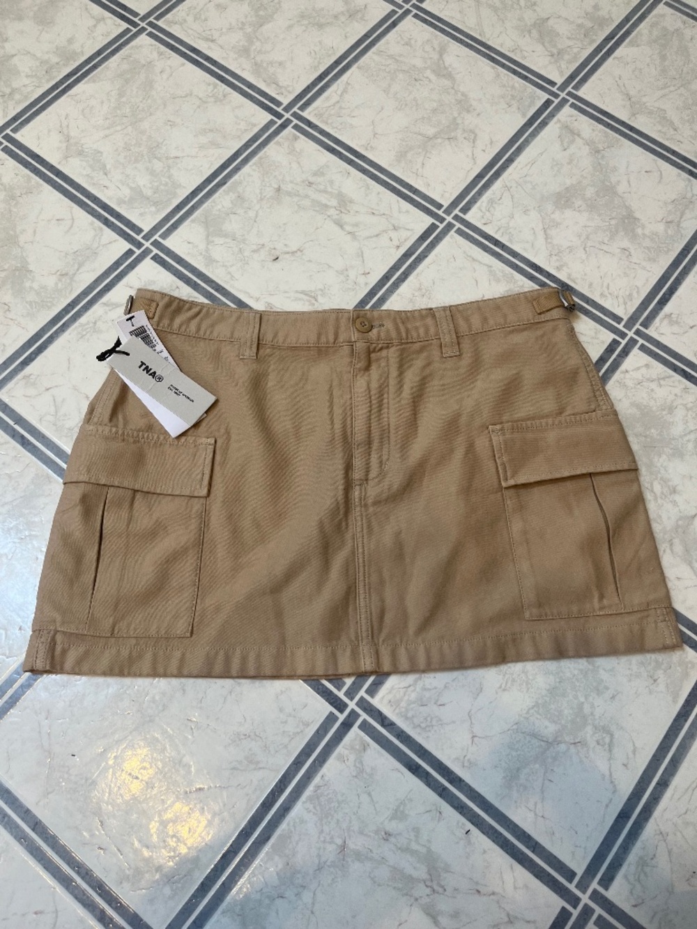 NWT aritzia cargo mini skirt